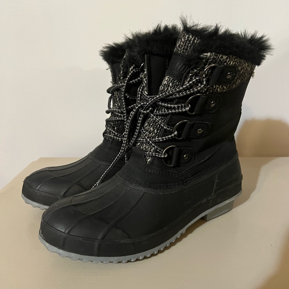 Womens Khombu Kerigan Duck
Winter Snow Boots Size 8 Fur Knit
Trim NWT